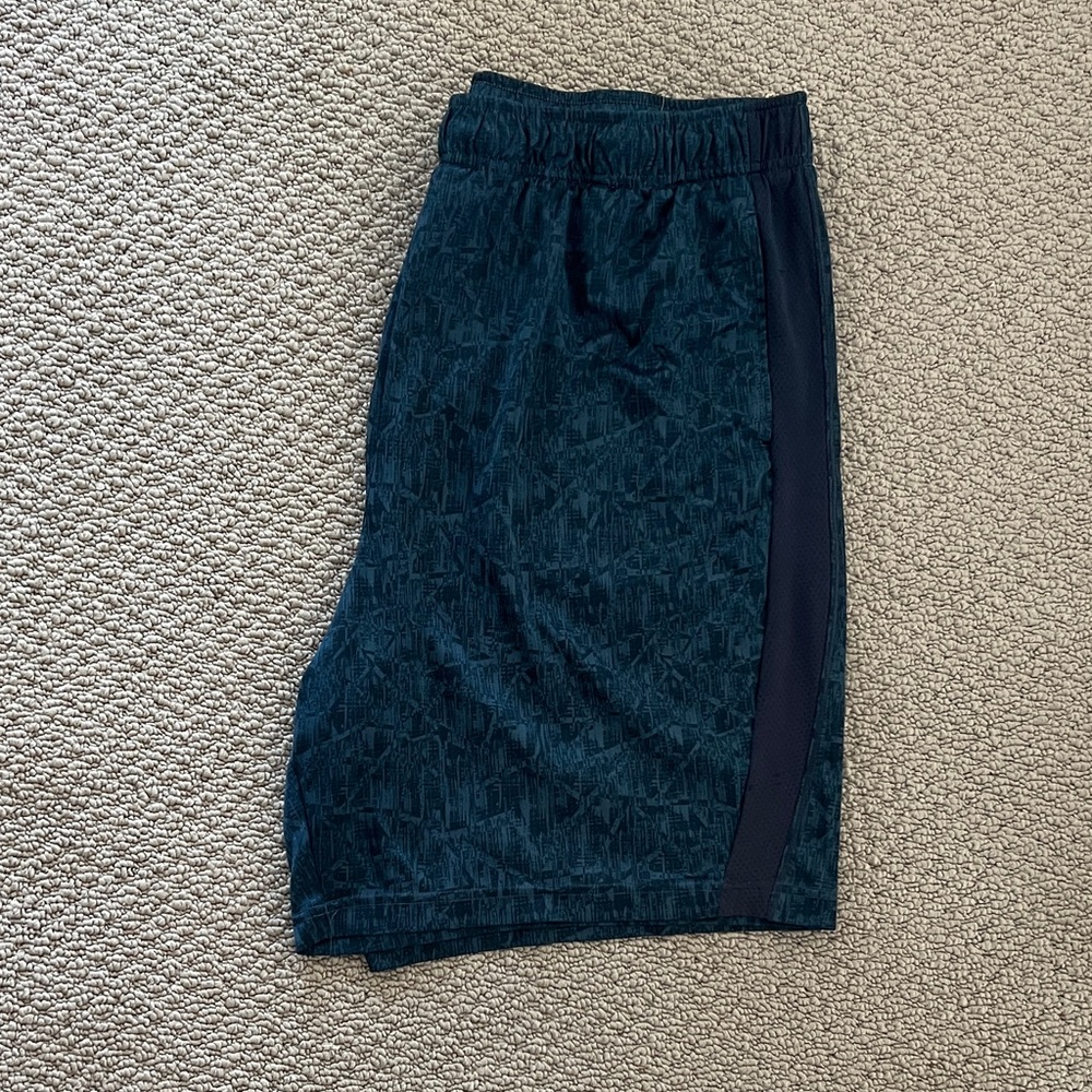 Kohl’s men’s athletic shorts, size xl